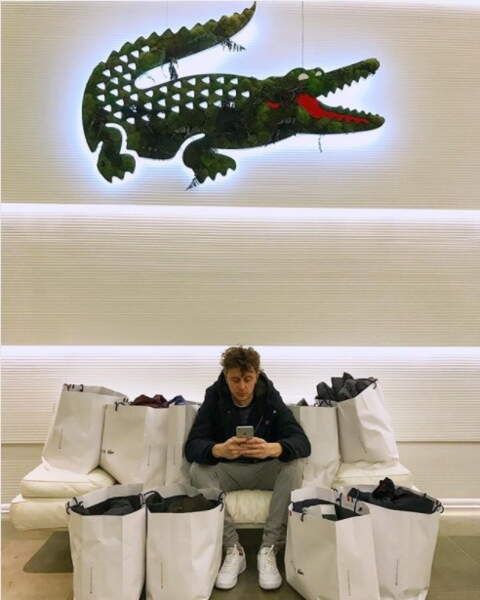 Iris Mittenaere Divine En Robe Fendue Heather Graham Torride En Bikini