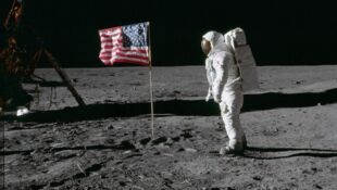 Premier homme sur la Lune : de la conquête au complot