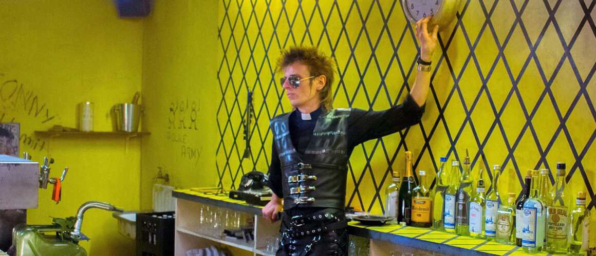 A Mort Les Hippies Vive Le Punk A mort les hippies !! Vive le punk ! de Oskar Roehler (2015), synopsis