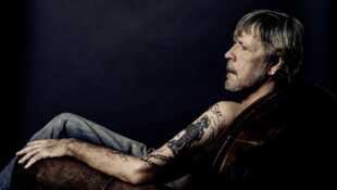 Renaud, toujours debout !