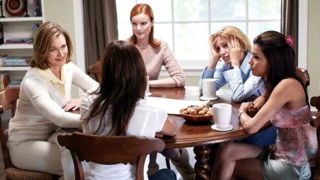Desperate Housewives Saison 1 Résumé Quatre voisines et un enterrement - (S1E1) - Desperate Housewives
