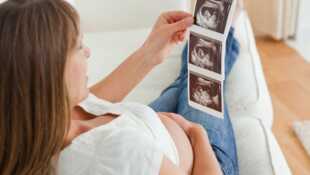 FIV, PMA, mères-porteuses : prêt à tout pour devenir parents