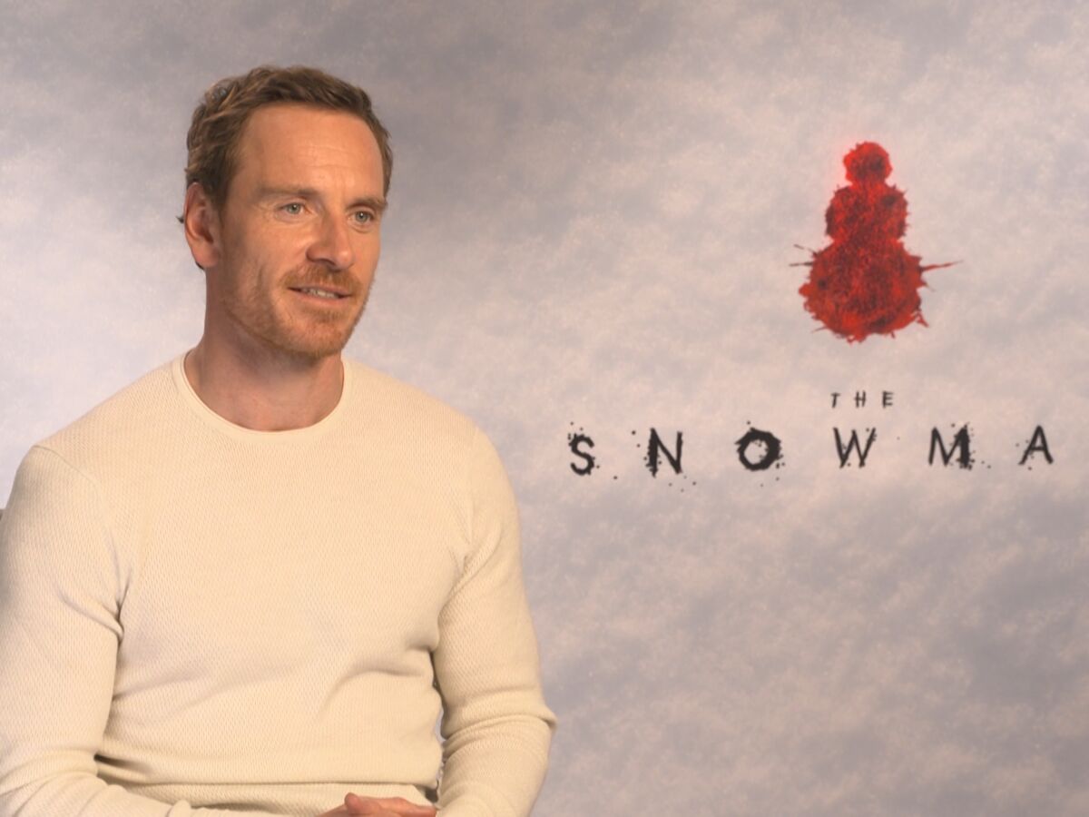 Le bonhomme de neige : le film est-il fidèle au livre de Jo Nesbo ? Michael Fassbender nous en dit plus