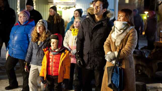 Coup De Foudre Sur Le Marché De Noël Coup de foudre à Noël : que vaut le téléfilm de TF1 ? - series - Télé 2