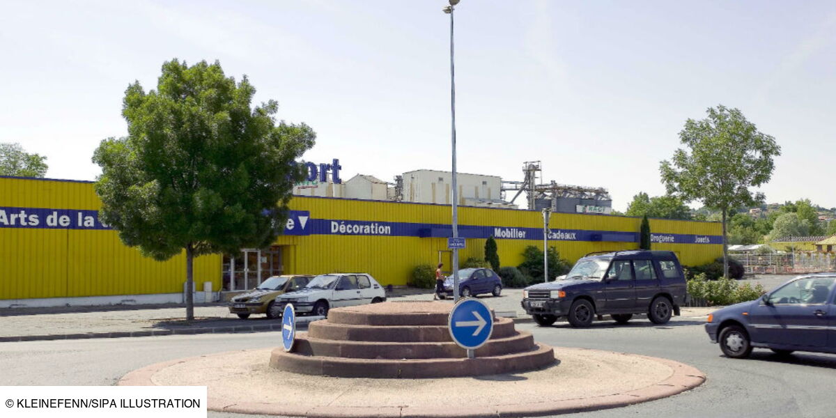 Insolite En Bretagne Un Septuagenaire Fait Dix Sept Tours De Rond Point Pour Tenter D Echapper A La Police