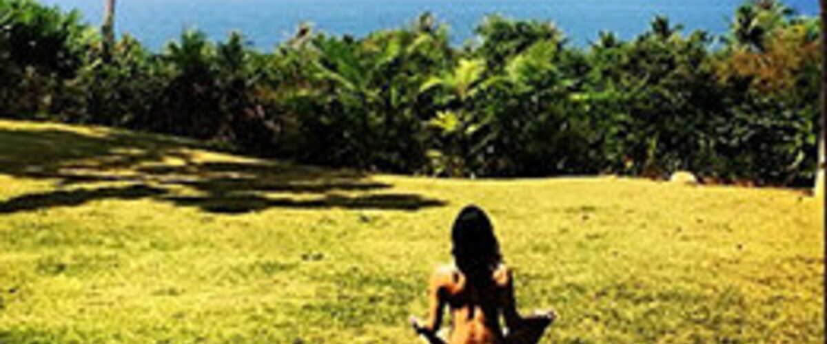 Michelle Rodriguez s'affiche nue en plein yoga sur ...