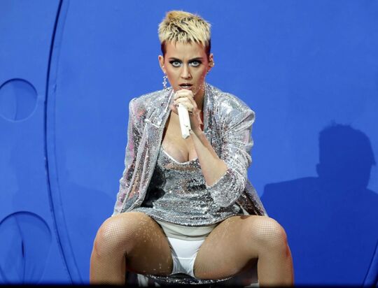 Oups ! Accident de lingerie sur scène pour Katy Perry (PHOTO)