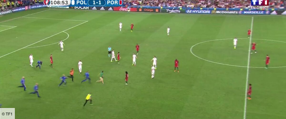 Euro 2016 Un Streaker Interrompt Le Match Pologne Portugal Et Amuse Twitter