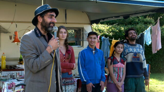 Faut Il Aller Voir A Bras Ouverts La Comedie Avec Christian Clavier Et Ary Abittan Notre Avis Critique Cinema Tele 2 Semaines