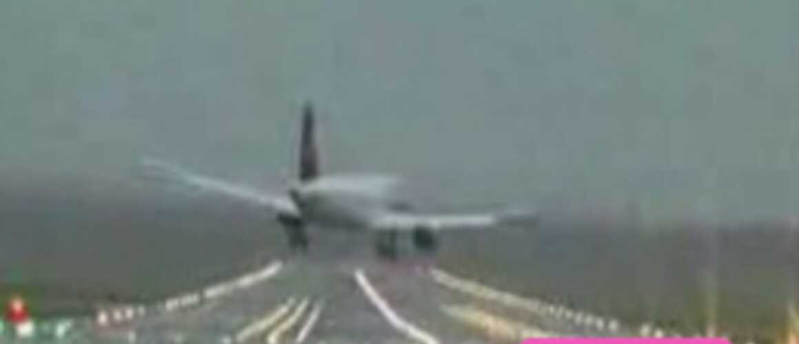 Avion Qui A Failli Se Crasher Vidéo : un avion frôle le crash