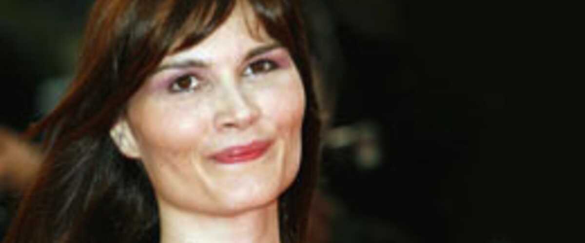 Films Et Séries Tv Avec Marina Hands Marina Hands dans la peau d'une cavalière révoltée