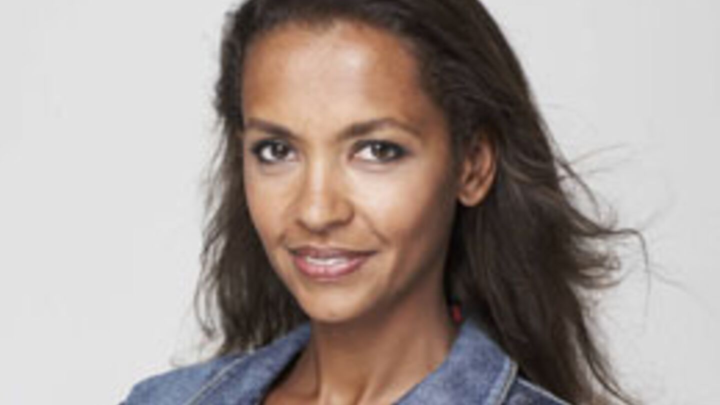Karine Le Marchand Emissions Et Séries Tv Karine Le Marchand : un livre pour vous aider à trouver l'amour