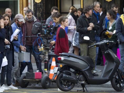 Métro, scooter, doigt d'honneur... Kristen Stewart est bel et bien en tournage à Paris !