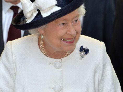 Elisabeth II : Pimpante en rose pour les commémorations du Débarquement à Paris
