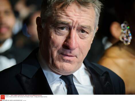 Cannes 2016 : Robert De Niro en pleine forme pour la montée des marches d'Hands of Stone