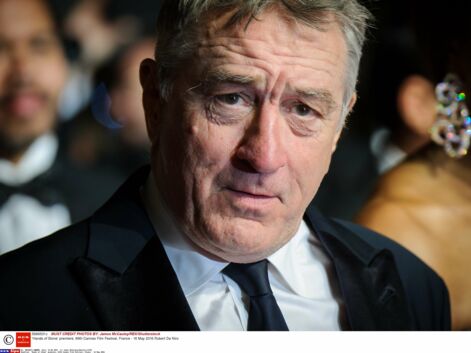 Cannes 2016 : Robert De Niro en pleine forme pour la montée des marches d'Hands of Stone