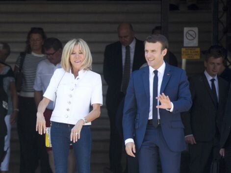 Bain de foule, selfies... Emmanuel et Brigitte Macron ont voté au Touquet !