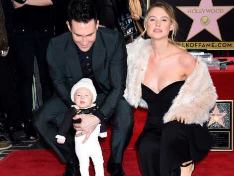 Craquant ! Adam Levine et son épouse posent avec leur bébé pour la première fois