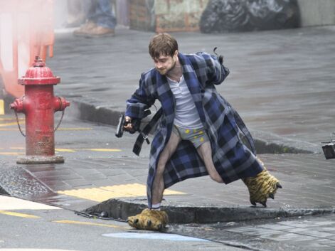 Armé et en caleçon kitsch, Daniel Radcliffe pète les plombs sur un tournage !