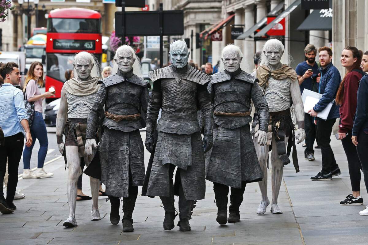 Game of Thrones les Marcheurs blancs attaquent Londres Télé Loisirs Game of Thrones les Marcheurs blancs attaquent Londres Télé Loisirs