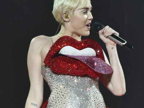 Miley Cyrus, sexy et provocante, enflamme l'Arena de Montpellier