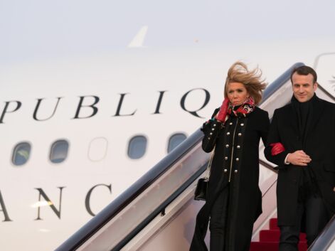 Brigitte Macron, sublime en rouge et noir pour son arrivée en Chine