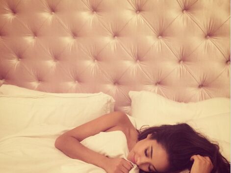 Instagram : Shay Mitchell dans son lit, Nabilla amoureuse, Britney Spears amincie
