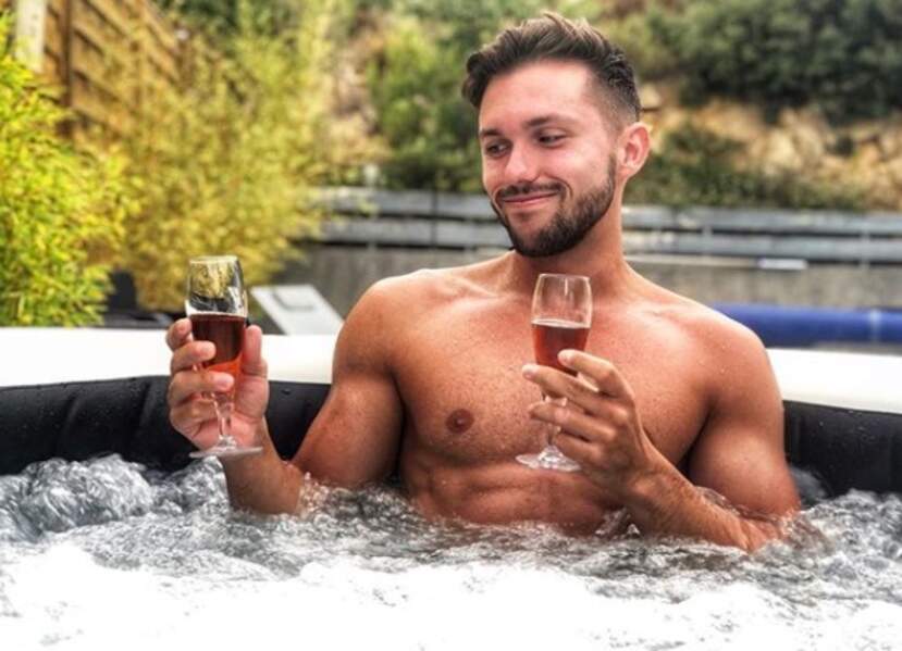 Muscles Sourire Ravageur Et Poses Sexy Découvrez Steve De Pékin Express 2019 Sur Instagram