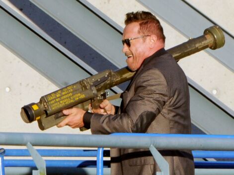 Peignoir, bazooka et gros cigare, Arnold Schwarzenegger s'éclate sur le tournage de Why We're Killing Gunther