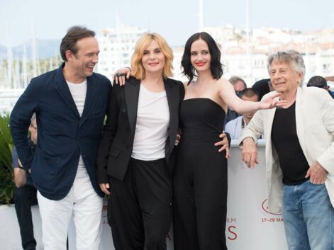 Cannes 2017 : le baiser d'Eva Green et d'Emmanuelle Seigner devant les photographes