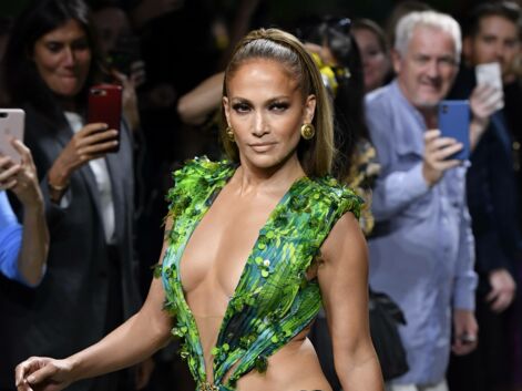 Jennifer Lopez met le feu à internet en portant sa célèbre jungle dress Versace 19 ans après
