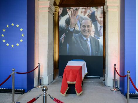 Les images du cercueil de Jacques Chirac et de l'hommage populaire aux Invalides