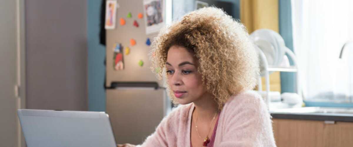 Films Et Séries Tv Avec Aurélie Konaté Demain nous appartient (TF1) : Oriane, la nouvelle médium est-elle