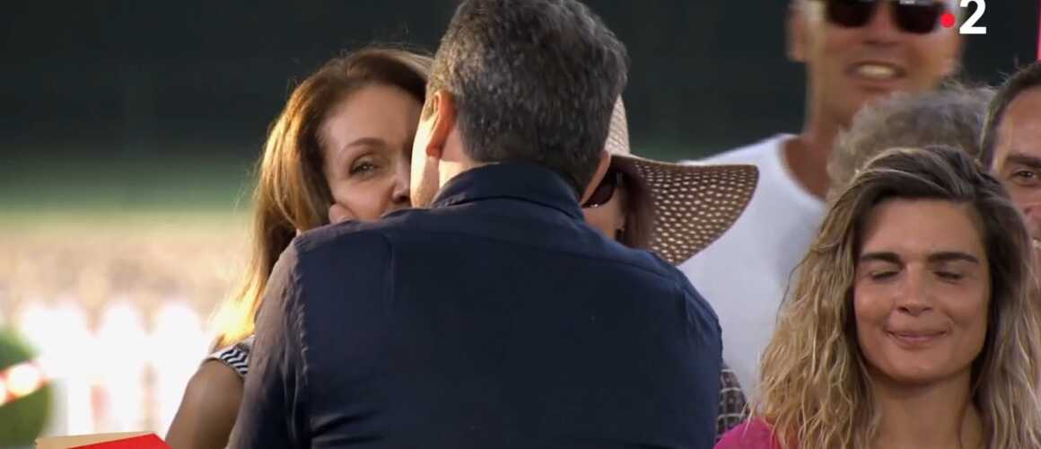 Qui Est L Epouse De Julien Cohen Affaire Conclue : Julien Cohen présente sa femme au public et l