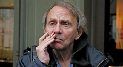 Video Michel Houellebecq Tres Emu Et Au Bord Des Larmes Lors