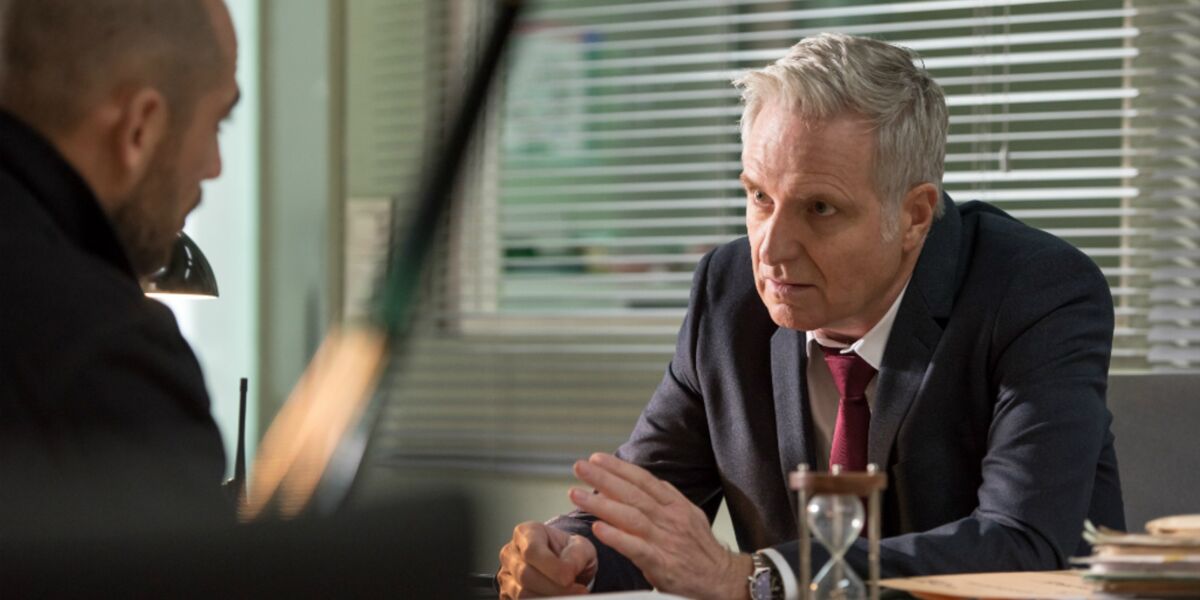 Commissaire Becker Un Si Grand Soleil Mort Un si grand soleil (France 2) : qui est Yvon Back (le commissaire Becker)