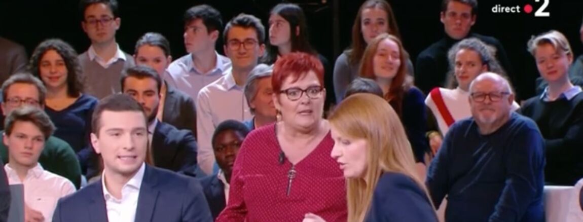 Une Gilet Jaune Sen Prend Violemment à Ingrid Levavasseur Dans Lémission Politique