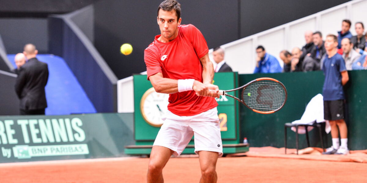 Tennis Vainqueur de son premier tournoi, un joueur serbe rend hommage
