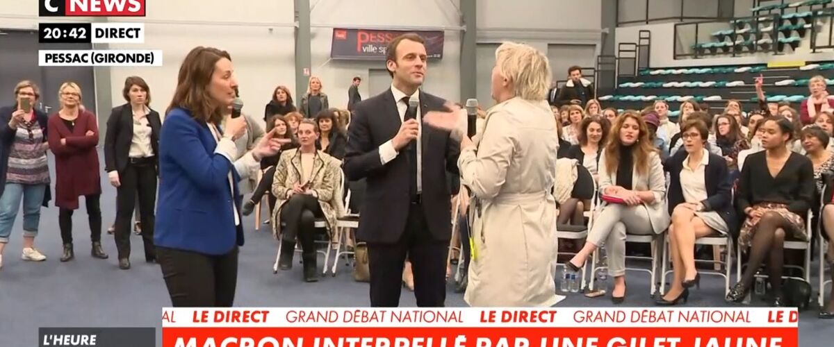 Une Gilet Jaune Prend à Partie Emmanuel Macron Et Insulte