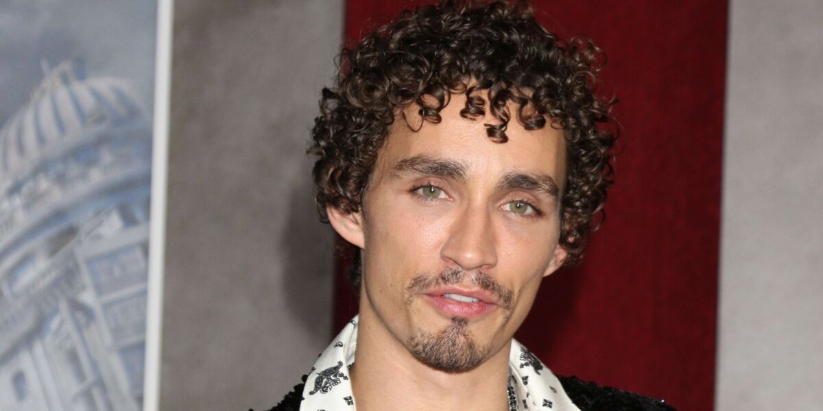 Films Et Séries Tv Avec Robert Sheehan The Umbrella Academy (Netflix) : Robert Sheehan (Klaus) critique une