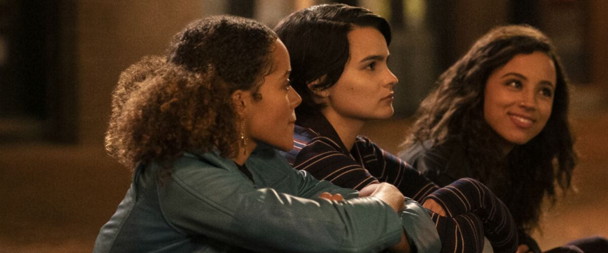 Le Guide Astrologique Des Cœurs Brisés Netflix Trinkets, la nouvelle série pour ados de Netflix à découvrir
