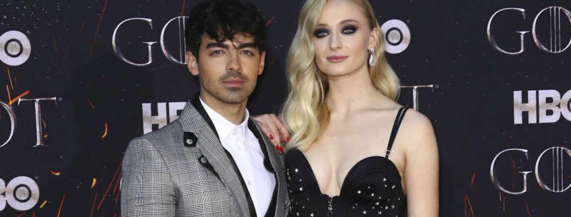 Sophie Turner et Joe Jonas découvrez le dress code de leur mariage français grâce à Maisie Williams (PHOTO)