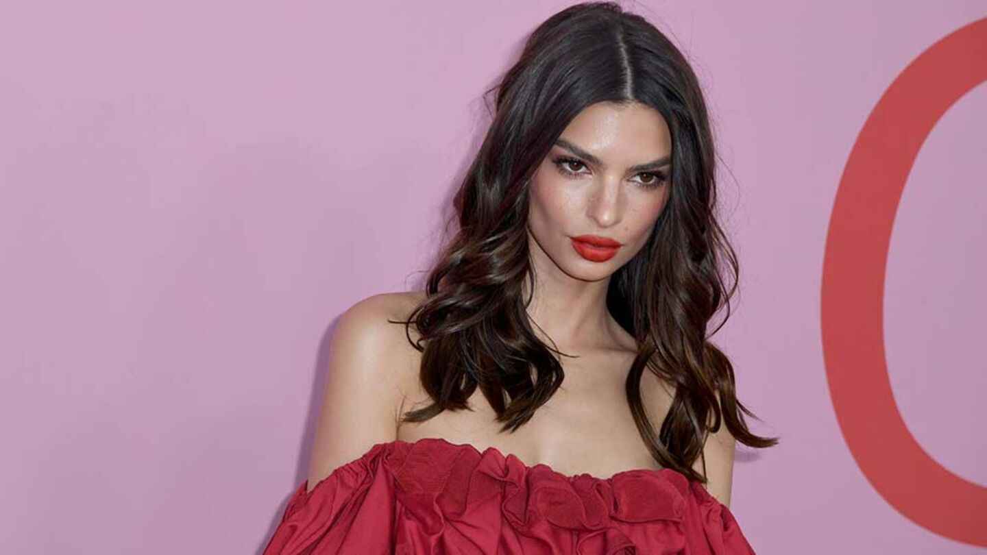 Films Et Séries Tv Avec Emily Ratajkowski Emily Ratajkowski affiche ses poils sous les bras, le geste féministe