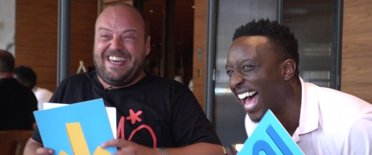 Ahmed Sylla sa drôle de manie sur le tournage du film Inséparables avec Alban Ivanov (VIDEO) Ahmed Sylla sa drôle de manie sur le tournage du film Inséparables avec Alban Ivanov (VIDEO)