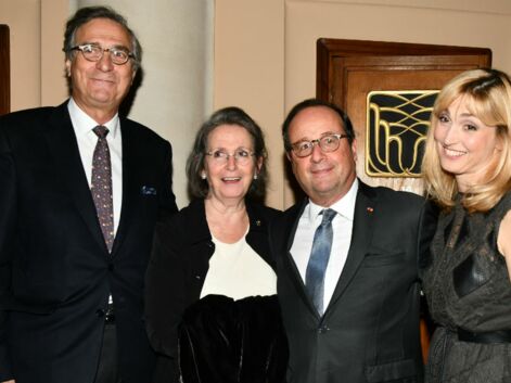Le cliché rare de François Hollande entouré de ses beaux-parents et de Julie Gayet (PHOTOS)