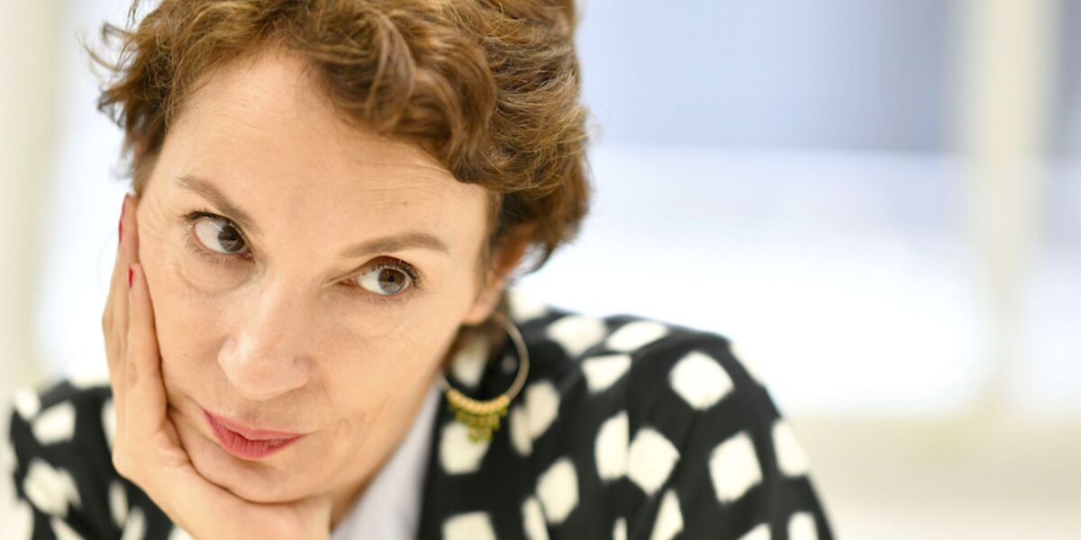 Films Et Séries Tv Avec Jeanne Balibar Les Misérables : Jeanne Balibar tacle sévèrement Emmanuel Macron, qu