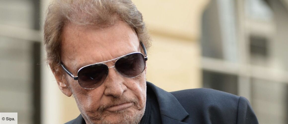 Johnny Hallyday Tres Affaibli Il A Trouve La Force Pour Epauler Son Ami Alain Delon Devaste Par La Mort De Mireille Darc Actu Tele 2 Semaines