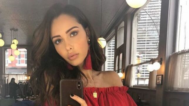 Une photo topless de Nabilla aux Bermudes fait monter la