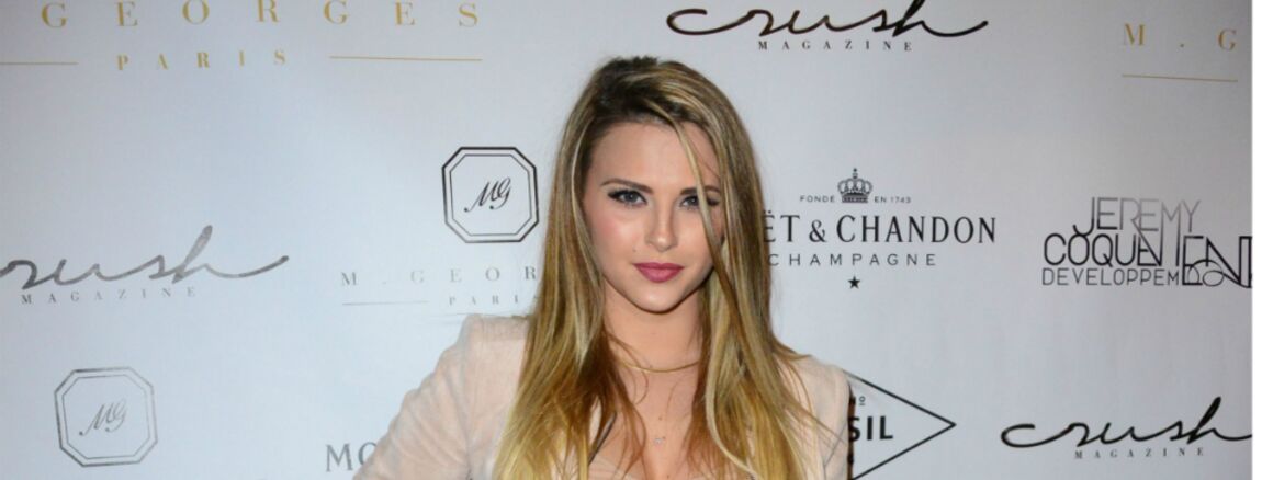 Dans Kelly Vedovelli Pose Une Robe ÉblouissantephotoActu hQrdCtsxB