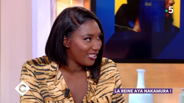 Aya Nakamura Se Dit Dingo Dingo De Moi Aya Nakamura s'amuse de la réaction d'un chroniqueur de C à vous face à